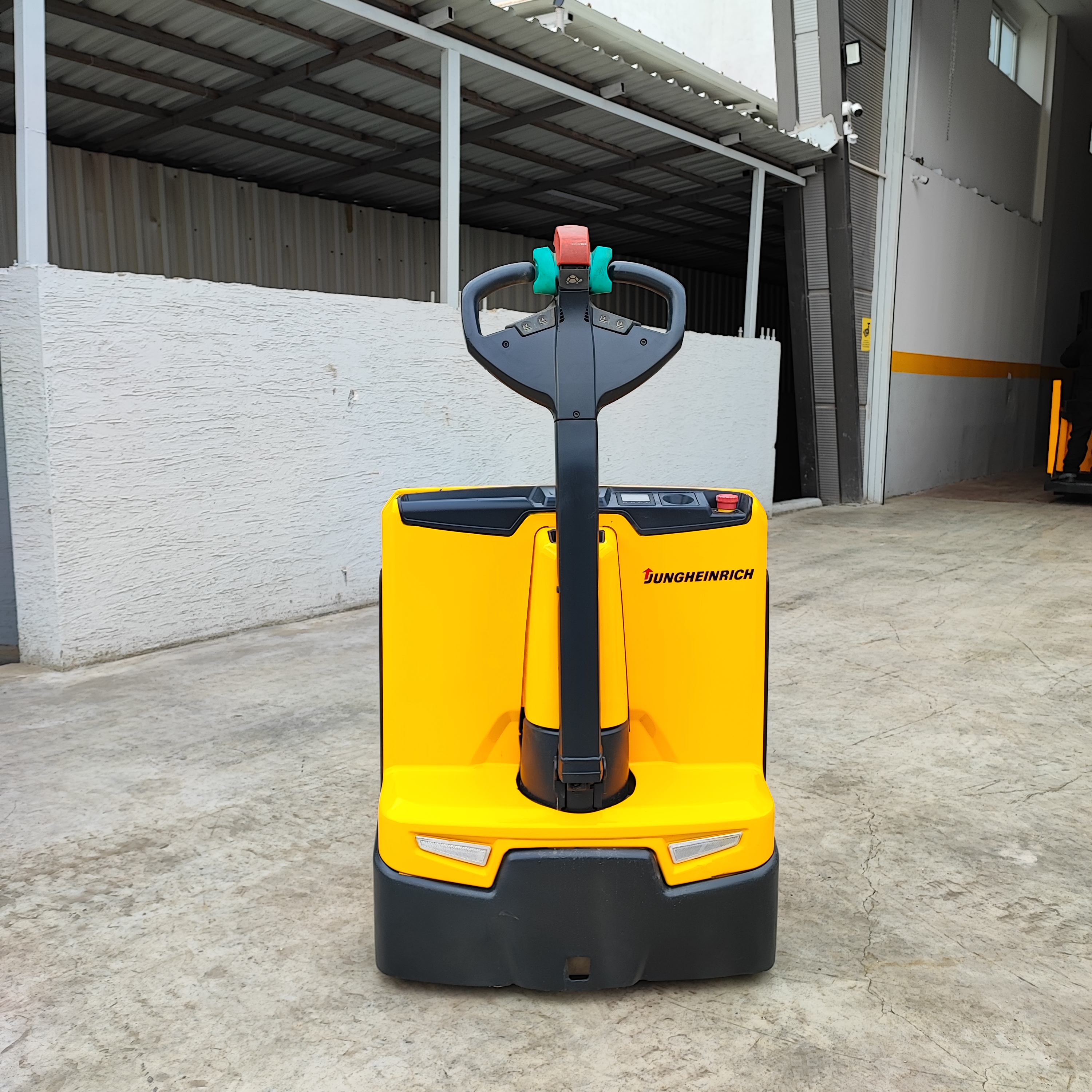 EJE 116 / 1.6 TON AKÜLÜ TRANSPALET